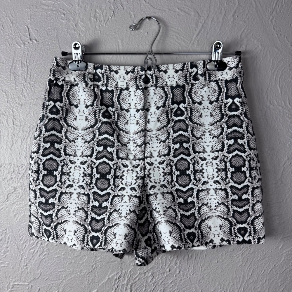 Express size 6 stretch short, high-rise, snake skin print shorts Rockstar Stage‎